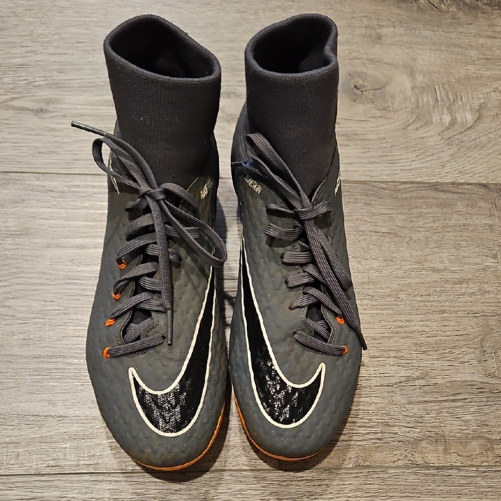 Nike Phantom 3 Academy DF FG in Dark Gray and Orange